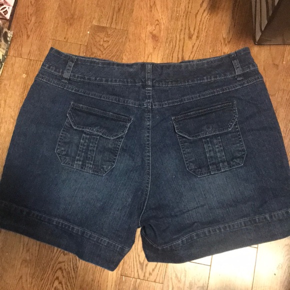 Denim shorts - Picture 2 of 3